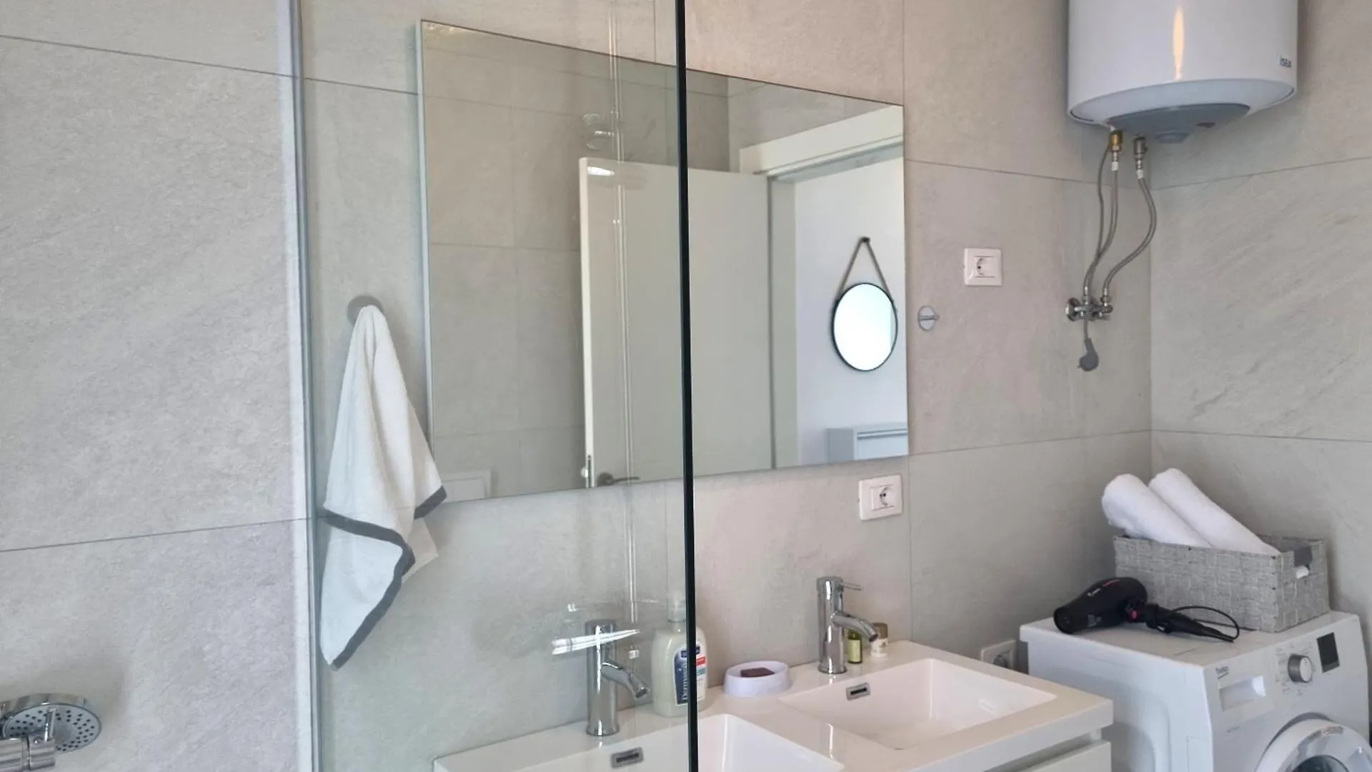 Emerald Apartment - 286 Durres