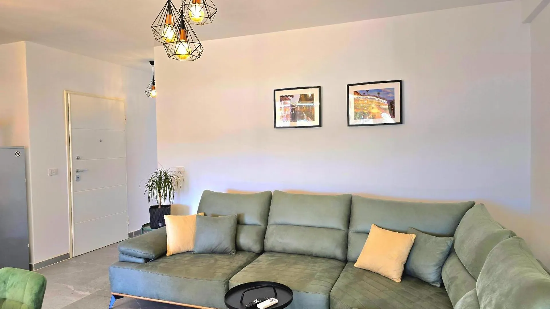 Emerald Apartment - 286 Durres
