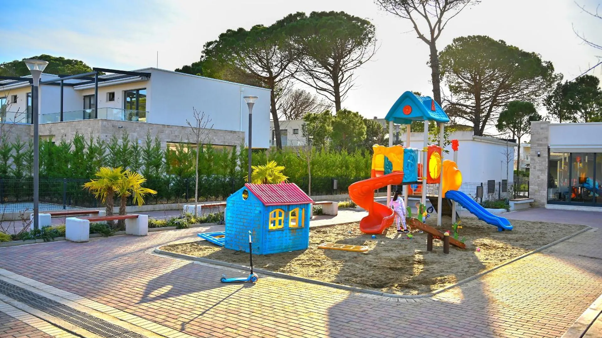 Emerald Apartment - 286 Durres