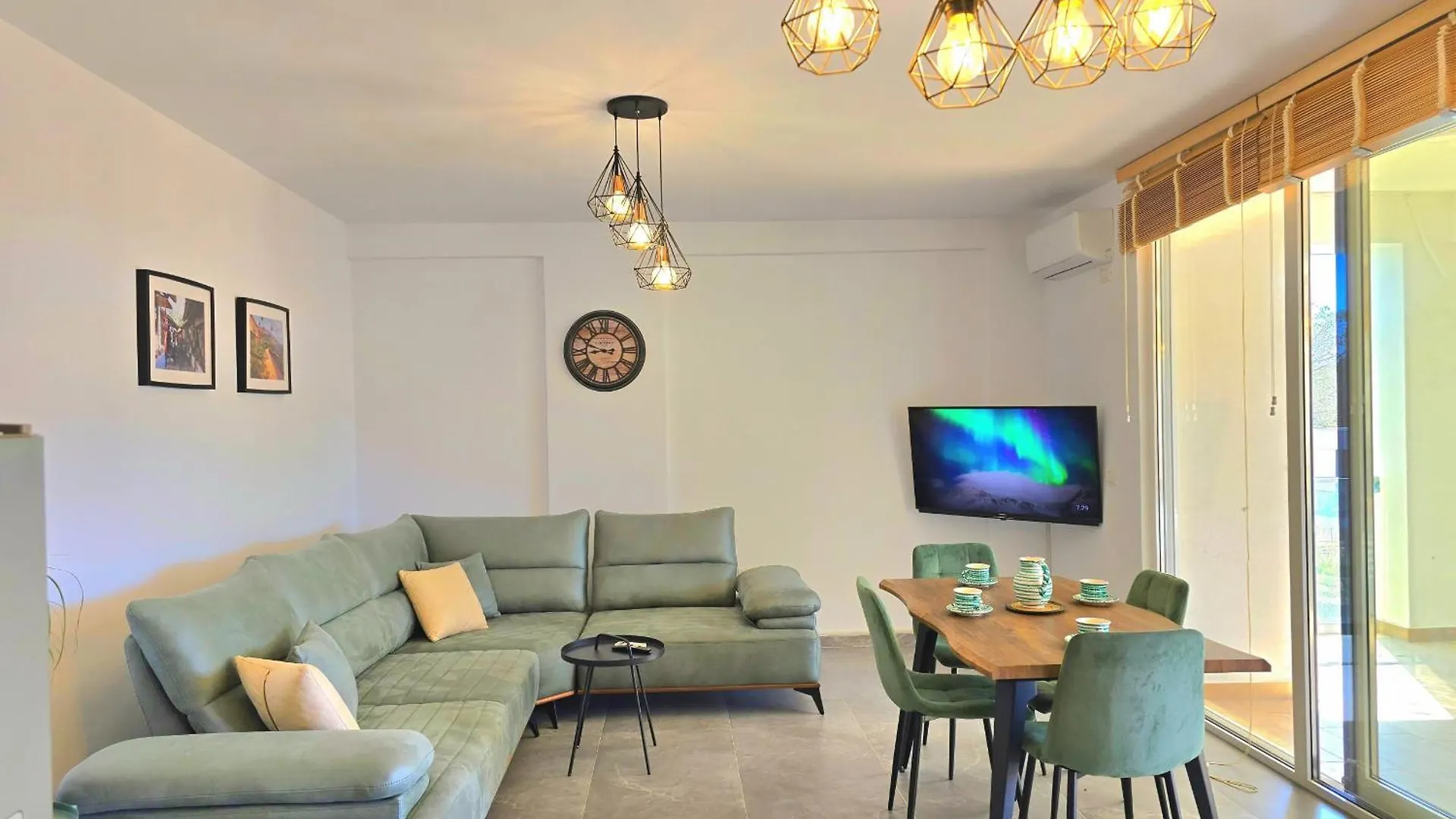 Emerald Apartment - 286 Durres