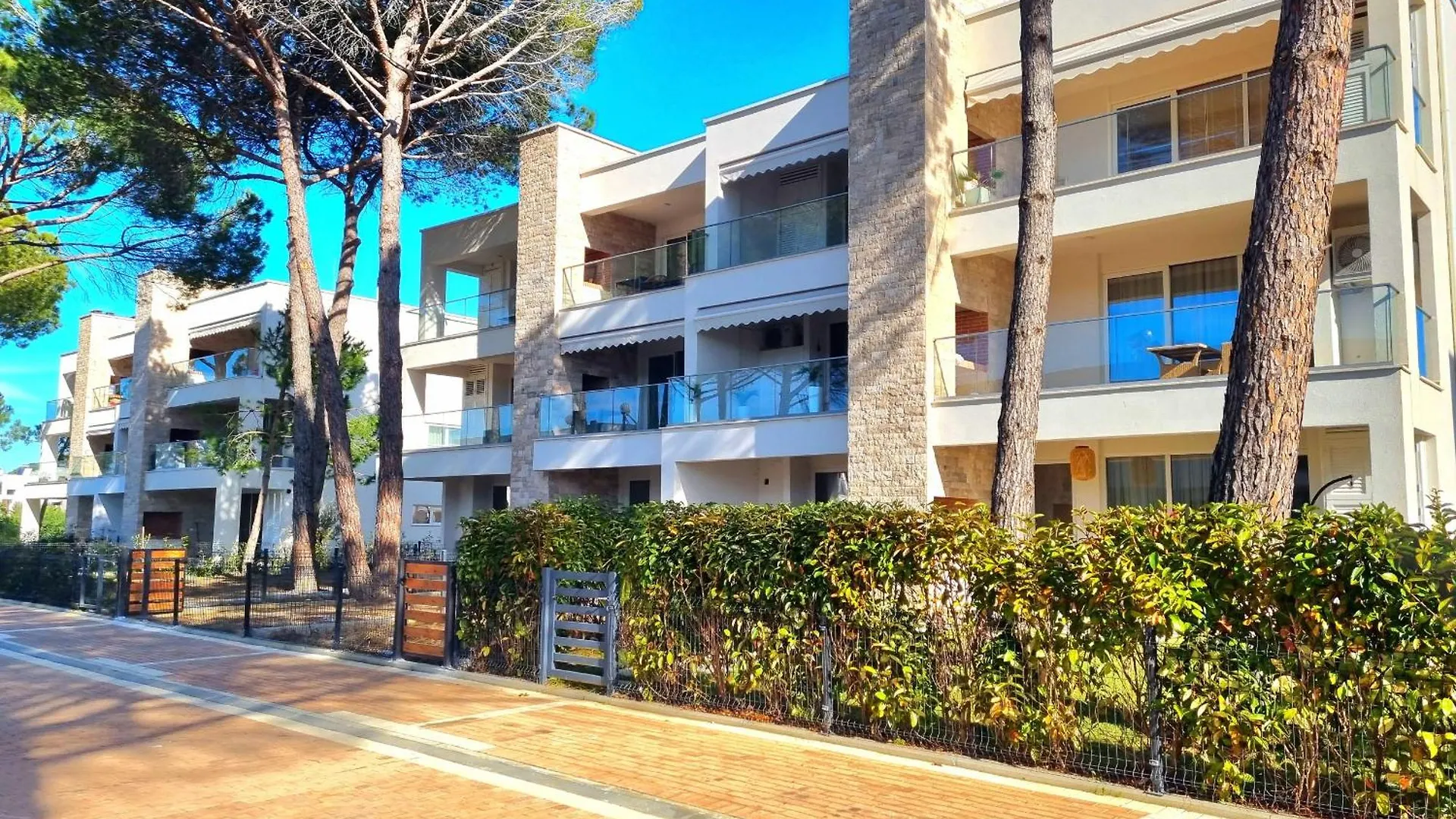 Emerald Apartment - 286 Durres Albania